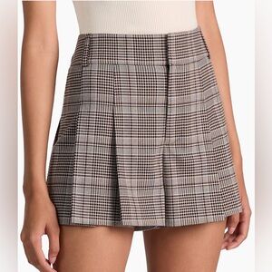 Alice + Olivia

Scarlet Plaid Flutter Shorts